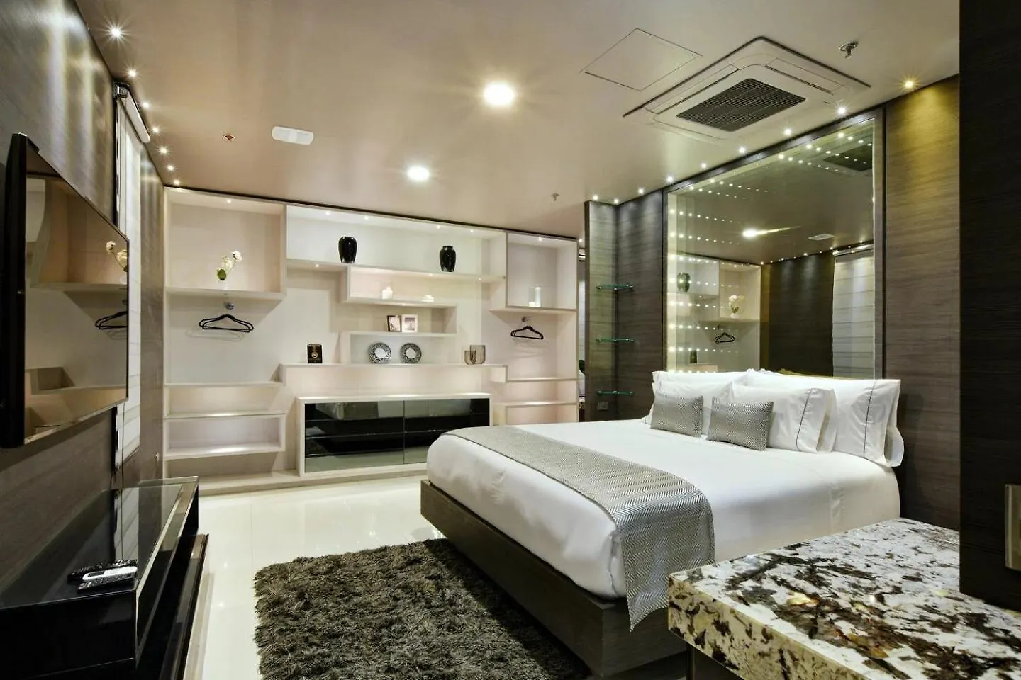 Europa Suites Medellin 0*,