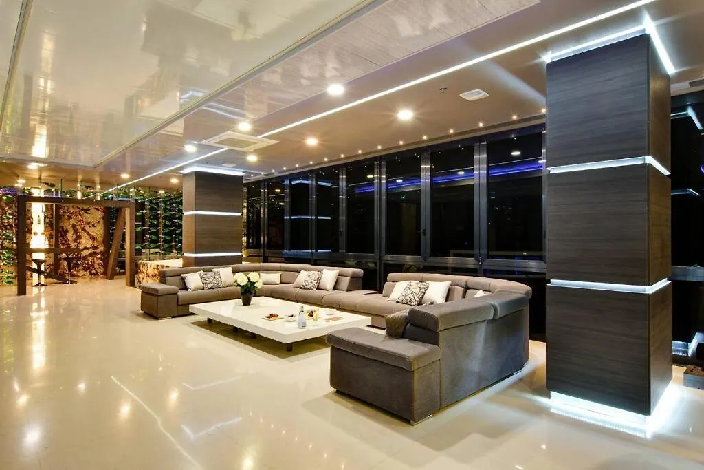 Europa Suites Medellin Apartment