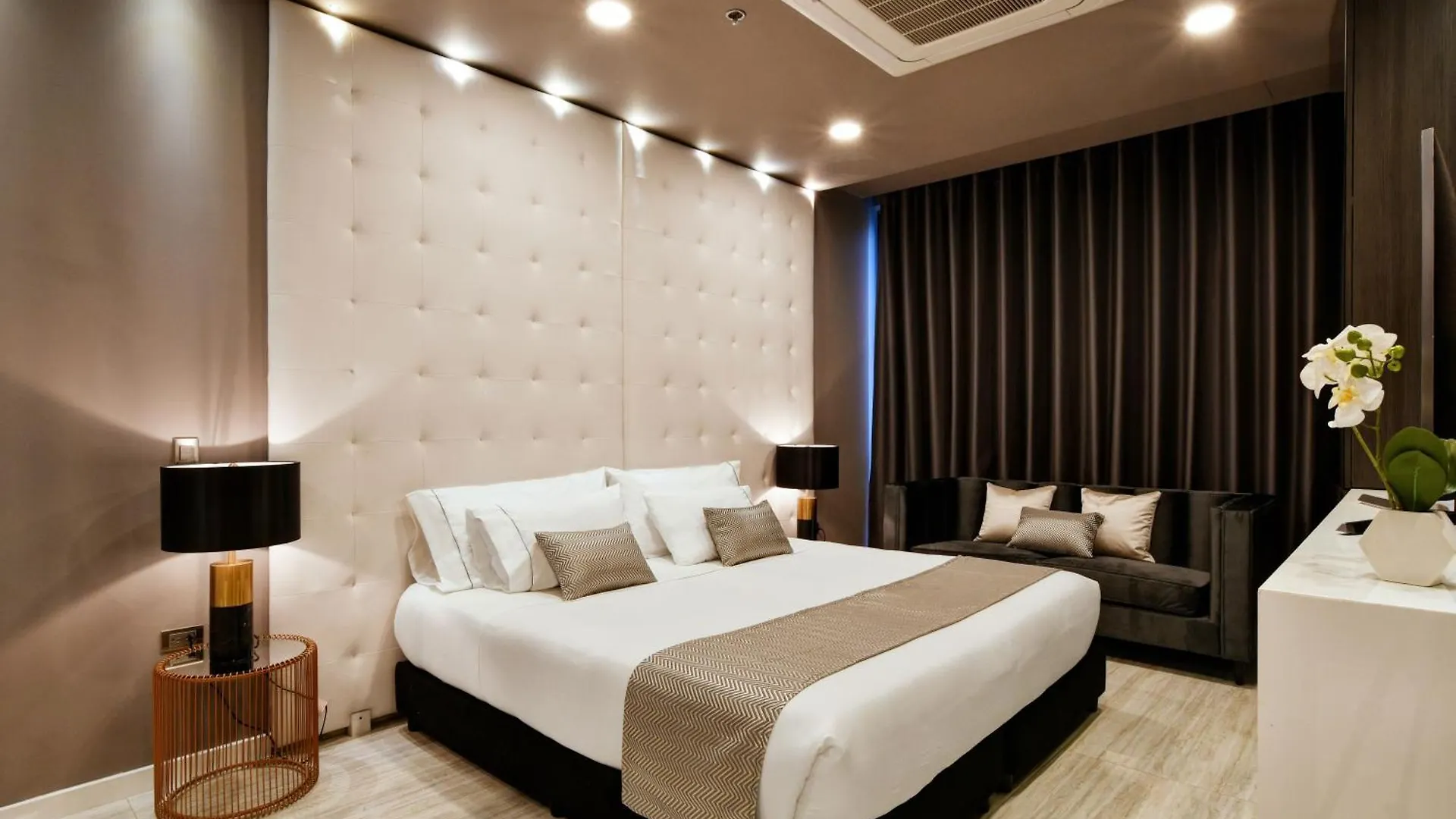 Europa Suites 메딜린 아파트